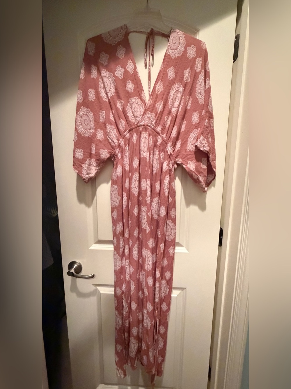 EUC Miley+ Molly Boho Maxi Dress with White Floral Medallion Print. Lg.